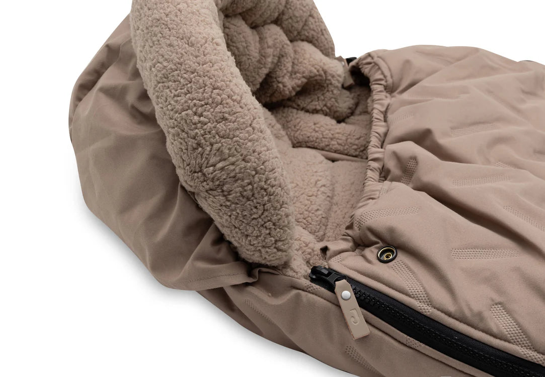 Embossed ▪ Voetenzak buggy/kinderwagen Milky Coffee
