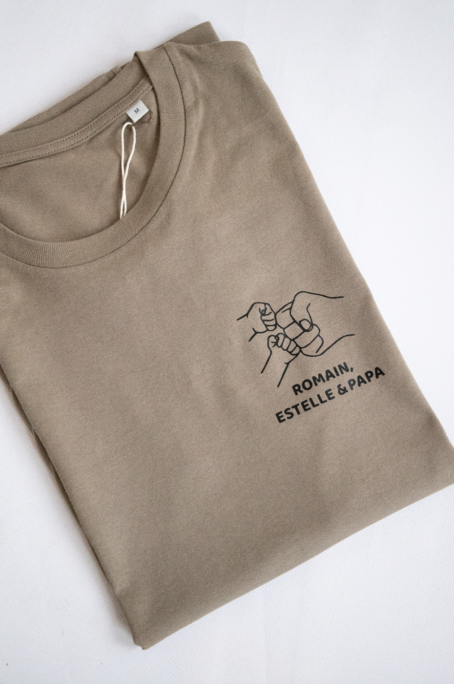 T-shirt met vuist(jes) ▪ bedrukt