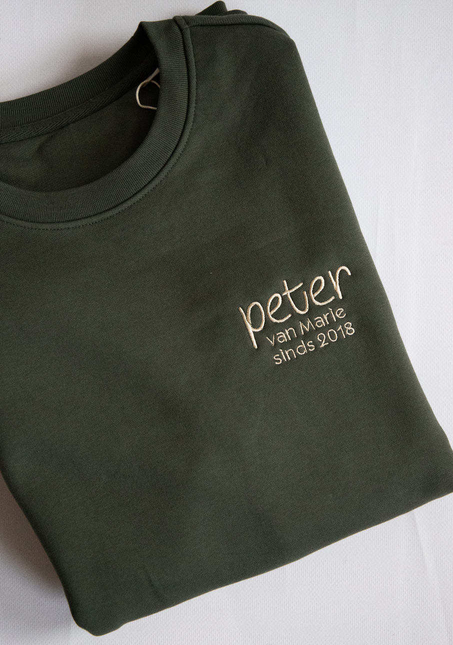 Uniseks sweater eigen ontwerp - met borduring