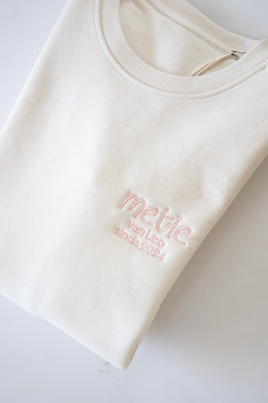 Uniseks sweater eigen ontwerp - met borduring