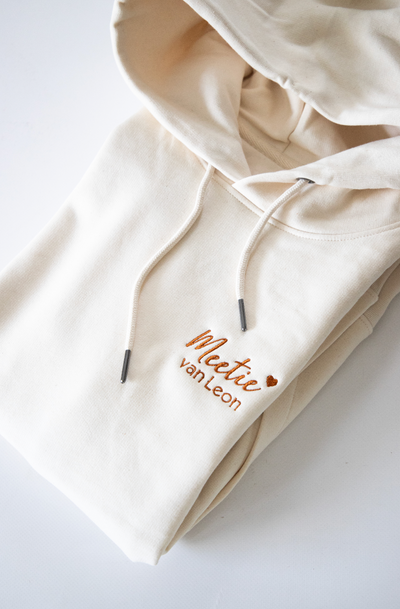 Uniseks hoodie eigen ontwerp - met borduring