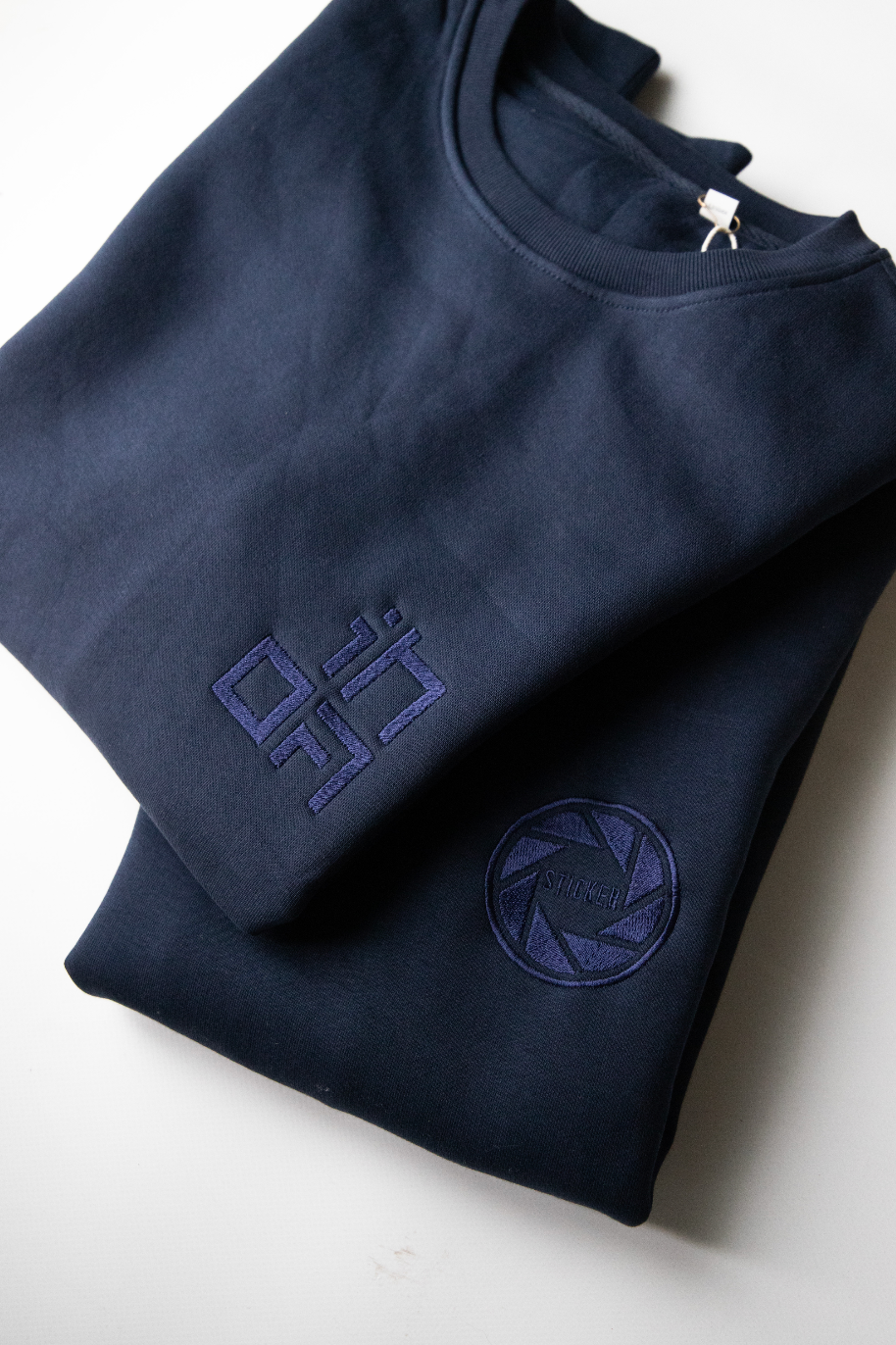 Uniseks sweater eigen ontwerp - met borduring