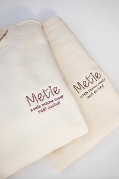 Meter/Metie, zoals mama maar veel cooler ▪ Sweater / Hoodie