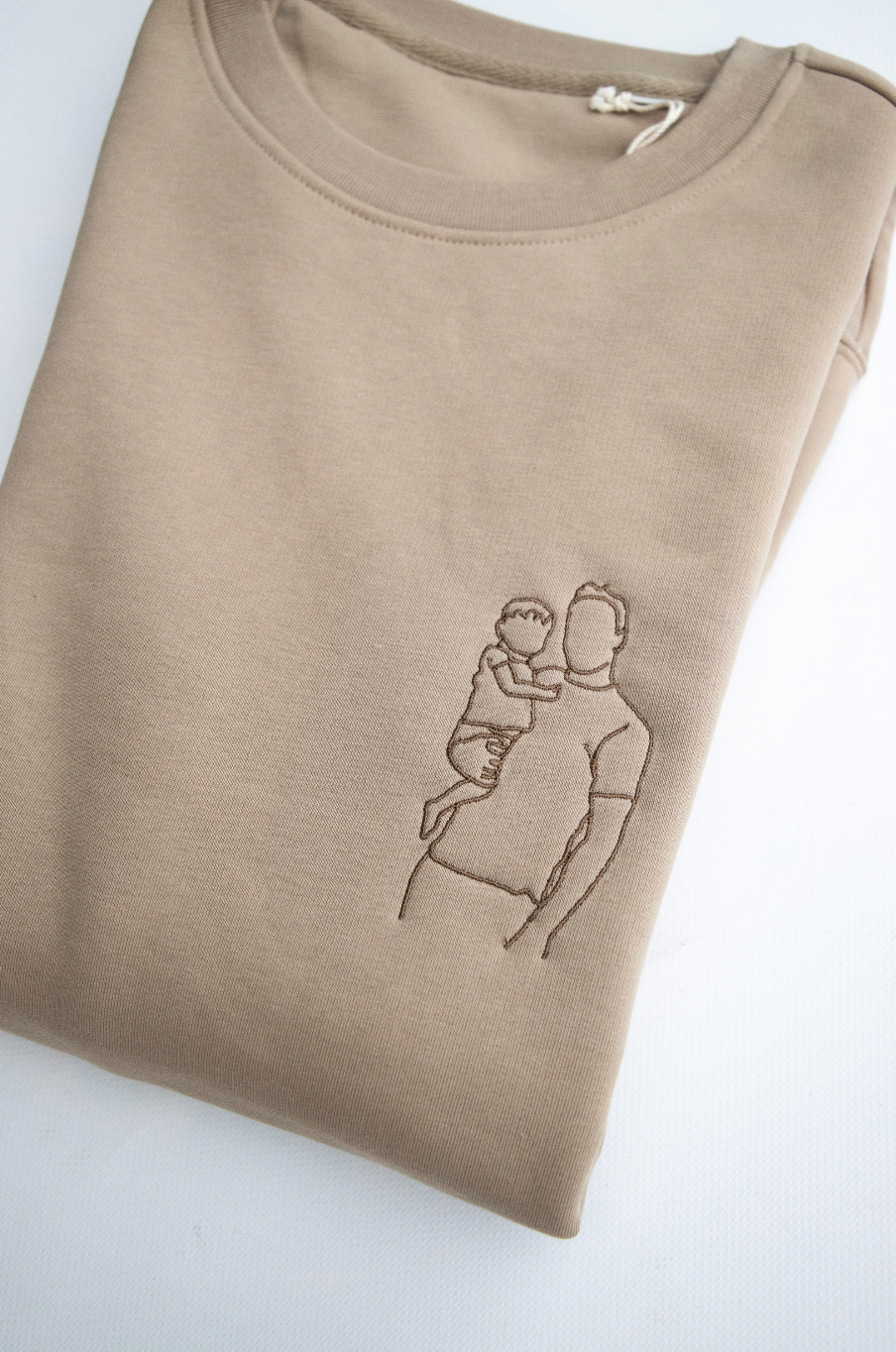 Sweater/hoodie met lijntekening ▪ geborduurd