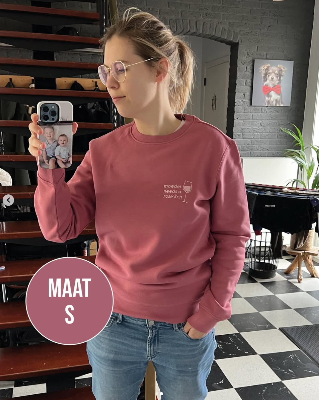 Moeder needs a rosé'ken ▪ Sweater / Hoodie